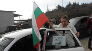 Граждани протестират срещу изключването на ВиК проекти на район Връбница