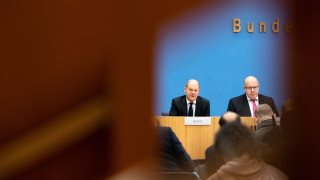 Правителството на Германия обеща да отпусне най малко 460 милиарда евро