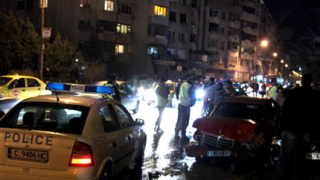 Пияни цигани с "Мерцедес" потрошиха 10 коли в столицата