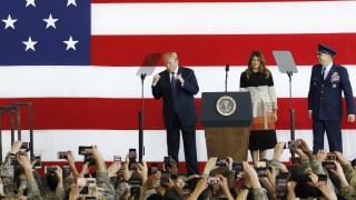 Американският президент Доналд Тръмп пристигна в Япония откъдето започва 12 дневната