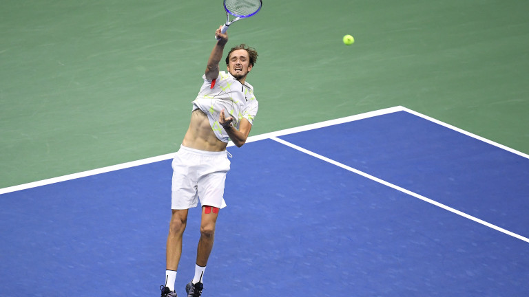 Даниил Медведев победи Евгений Донской в първия се мач след финала на US Open
