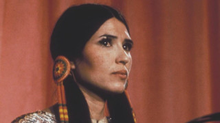 Родена през 1946 г в град Салинас в Калифорния с