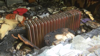 Възрастен мъж е загинал при пожар в триетажна къща на