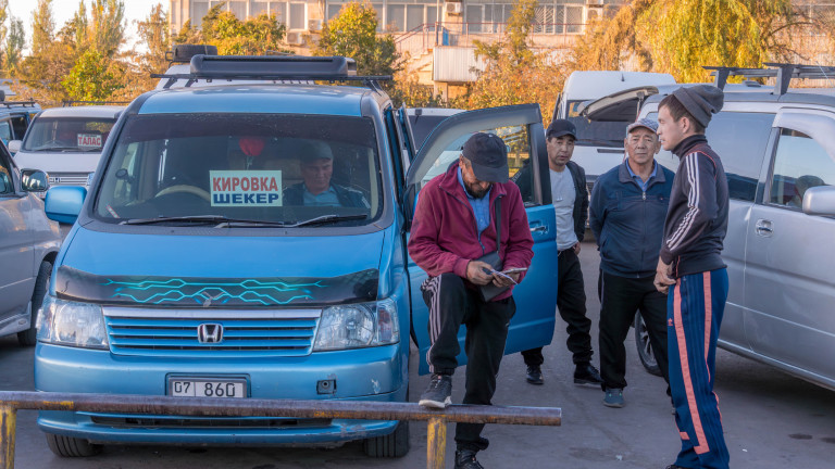 Парадокс: Страната, която праща хиляди работници у нас, внася чужденци заради строителния бум