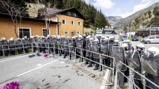 Австрия омаловажи свадата с Италия заради граничния контрол