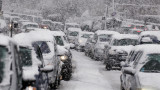  Обилен снеговалеж сковава Япония 