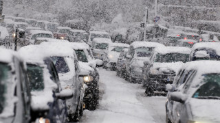 Снежна буря блокира хиляди коли на магистрала в Испания