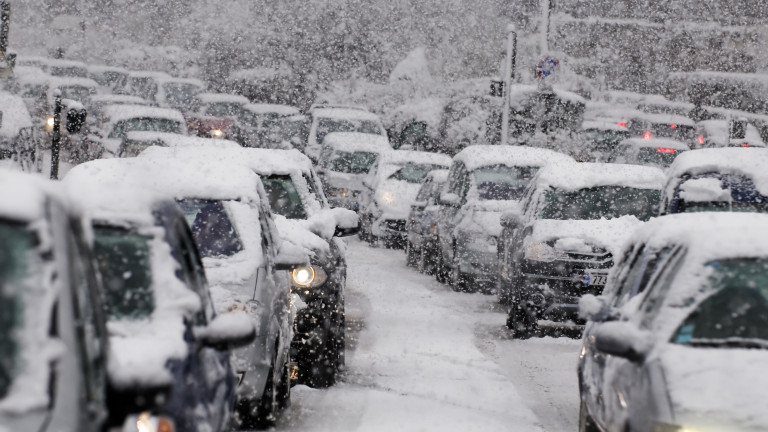 Пътувайте само с подготвени за зимата автомобили, предупреждава АПИ