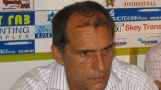 Садъков остава треньор на "смърфовете"