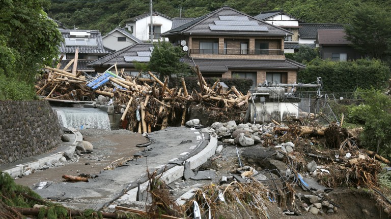 18 загинали при наводнения в Япония