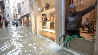 Около 70 от Венеция беше наводнена след като нивото на