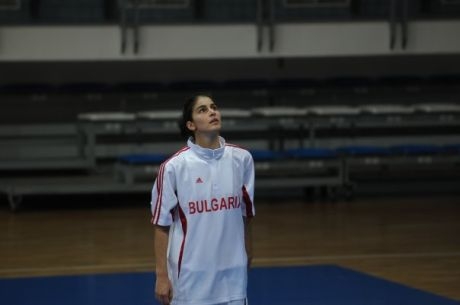 Алгеро със загуба в мач номер 1