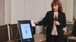 За разлика от България избирателната активност сред българите в чужбина