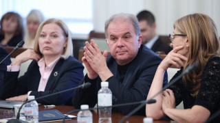 Първата ротация мина по мед и масло