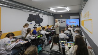 Украинските ученици вече ще се обучават да управляват FPV дронове