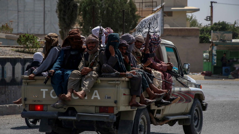 Талибаните налагат ограничения при пътуванията на афганистанци в чужбина
