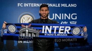 Интер се похвали с новото си попълнение в защита Лисандро