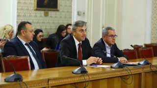 Не би следвало към настоящия момент да се отваря бюджетът