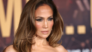 През 2008 г Дженифър Лопес ражда близнаците си Макс и