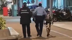 "Арестуваха" робот, изплашил възрастна жена в Макао