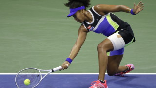 Шампионката от 2018 година Наоми Осака се класира за полуфиналите