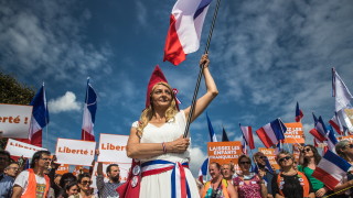 Франция мисли да облекчи COVID ограниченията