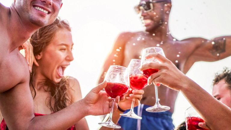 7 нискокалорични алкохолни напитки - идеални за летния сезон