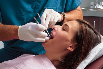 Нелицензиран зъболекар хвърли в ужас пациенти   