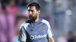 Аржентинската футболна звезда Лионел Меси призова всички в тима да