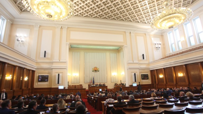Депутатите гласуваха оставката на гербера Живко Мартинов, прочул се с