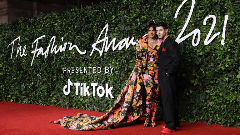 Секси блясък на Fashion Awards 2021