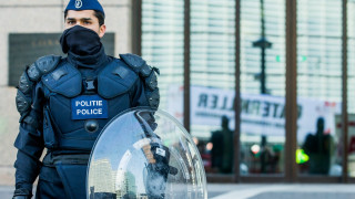 Полицай наръган в Брюксел