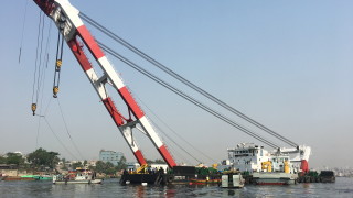 Силен вятър спря работата на фериботната платформа пътуваща по линията