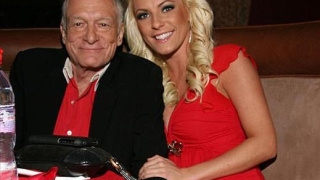 Бившата на Хю Хефнър пуска годежния си пръстен на търг