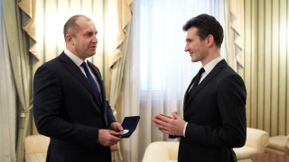 Президентът удостои цигуларя Светлин Русев с Почетния знак на държавния глава