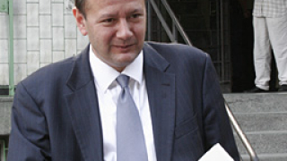 Миков чакал протестиращи за разговор в кабинета си