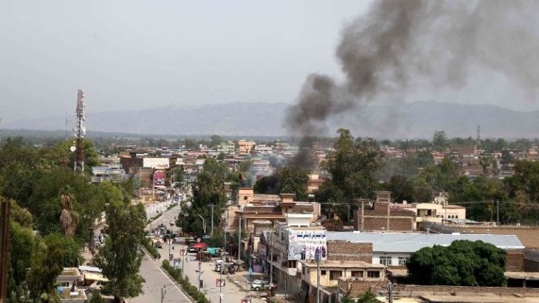 Няколко взрива в афганистанския град Джалалабад са убили най-малко шестима