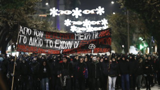 77 задържани при размирици в Гърция