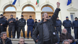 Юмрукът на Йосиф Сърчаджиев поведе стотици срещу Слави Бинев