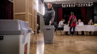 Чешкият президент Милош Земан води на балотажа на президентските избори