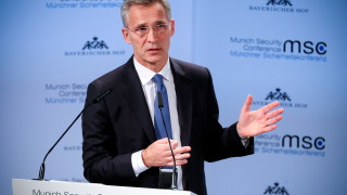 Генералният секретар на НАТО Йенс Столтенберг се срещна в кулоарите