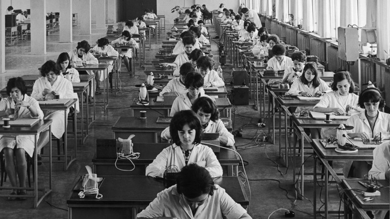 Siemens подкупва български министър, "Видахим" смайва французи с лоша продукция: истории от социалистическата икономика