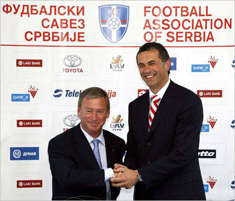 Сърбите погнаха и шефа на федерацията