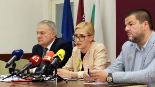 Лидерът на партия АБВ Румен Петков настоя за незабавен мораториум