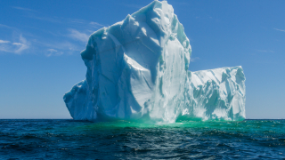Невиждано количество айсберги се носят по маршрутите на корабите в Северния Атлантик