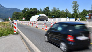 Австрия въведе временно ограничение за влизане на границите си съобщи