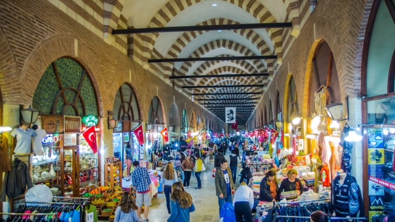 Бизнес под натиск: търговците на дребно замразяват цените в Турция 