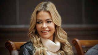 Този уикенд Денис Ричардс се омъжи за гаджето си Арън