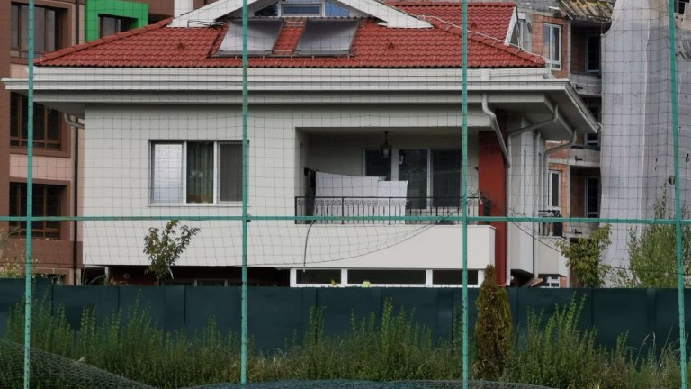 Възраждане: Обитава ли зам-кметът на София Тодор Чобанов незаконна къща и с какви средства я е построил?