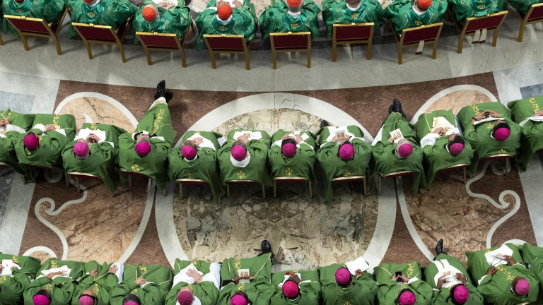 Ватиканът разкрива, че има тайни правила за свещеници, които стават бащи